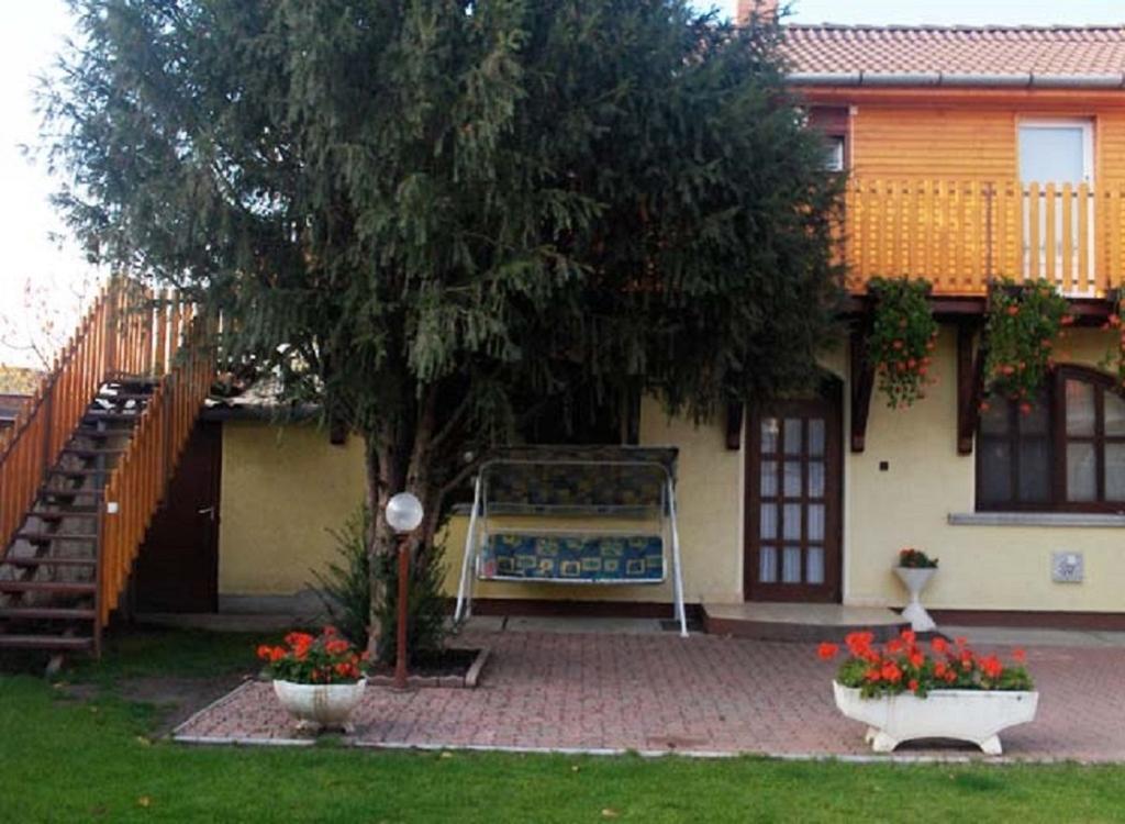 Sarkadi Apartman Hajduszoboszlo Exterior photo